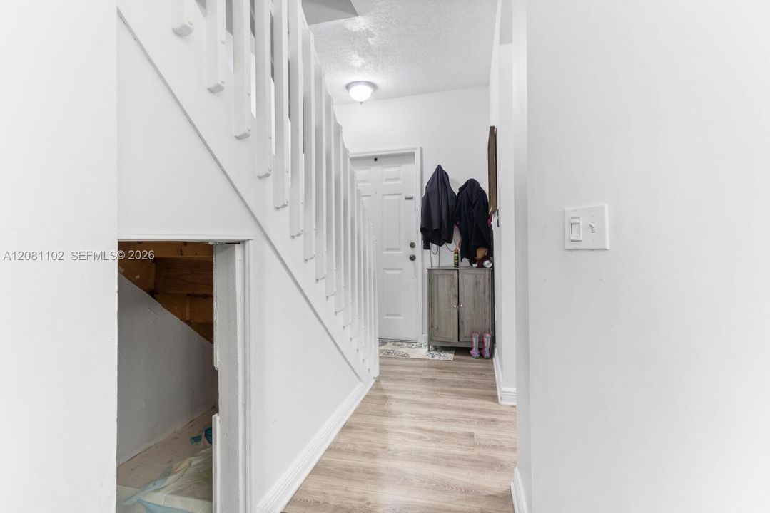 En Venta: $405,000 (2 camas, 2 baños, 1250 Pies cuadrados)