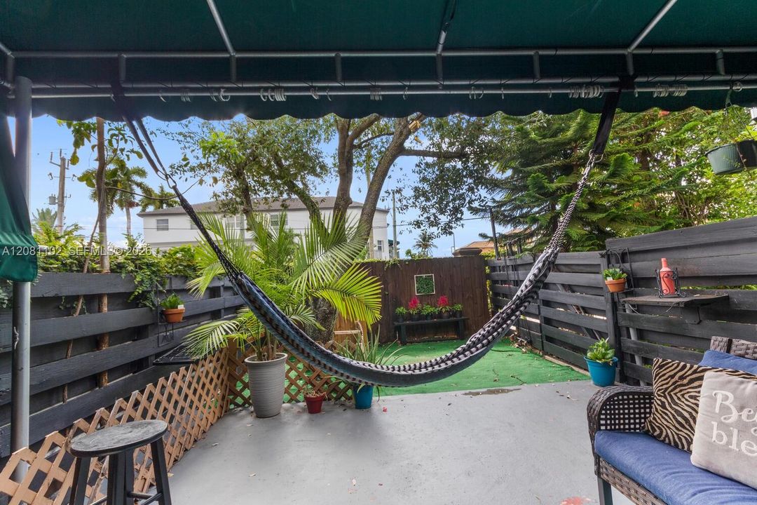 En Venta: $405,000 (2 camas, 2 baños, 1250 Pies cuadrados)