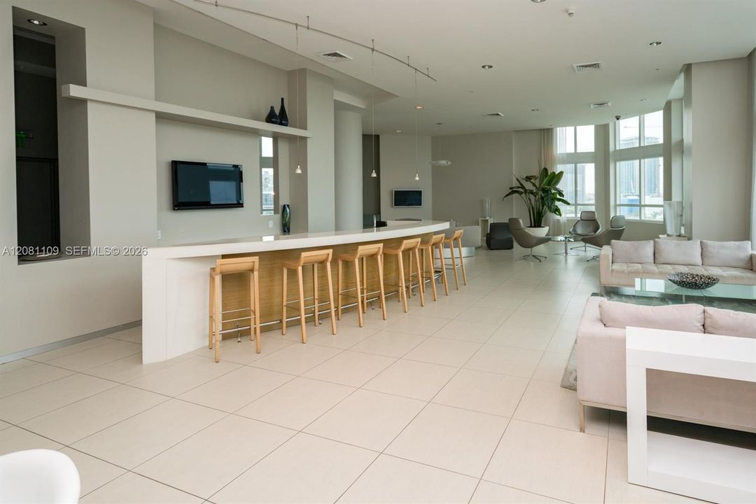 На продажу: $425,000 (1 спален, 1 ванн, 763 Квадратных фут)