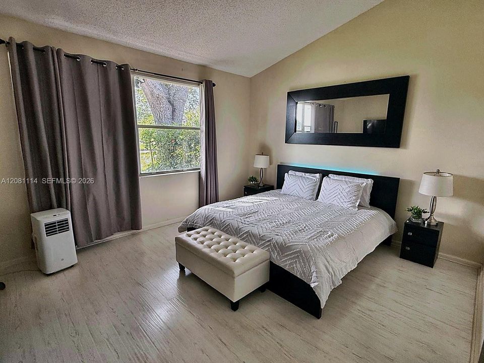 В аренду: $4,500 (3 спален, 2 ванн, 1787 Квадратных фут)