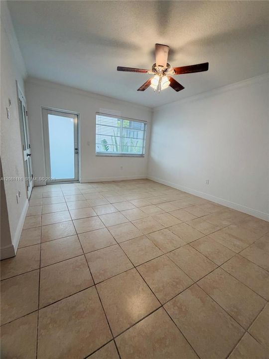 For Rent: $2,800 (1 beds, 1 baths, 645 Square Feet)
