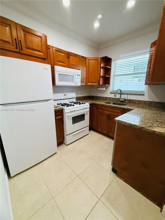 For Rent: $2,800 (1 beds, 1 baths, 645 Square Feet)