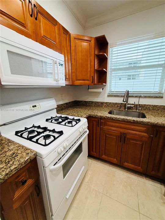 For Rent: $2,800 (1 beds, 1 baths, 645 Square Feet)