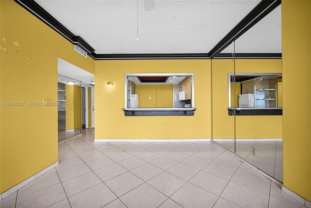 For Sale: $245,000 (1 beds, 1 baths, 832 Square Feet)