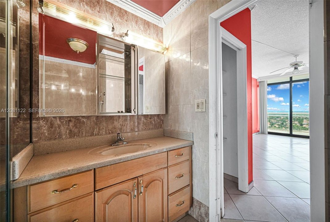 For Sale: $245,000 (1 beds, 1 baths, 832 Square Feet)