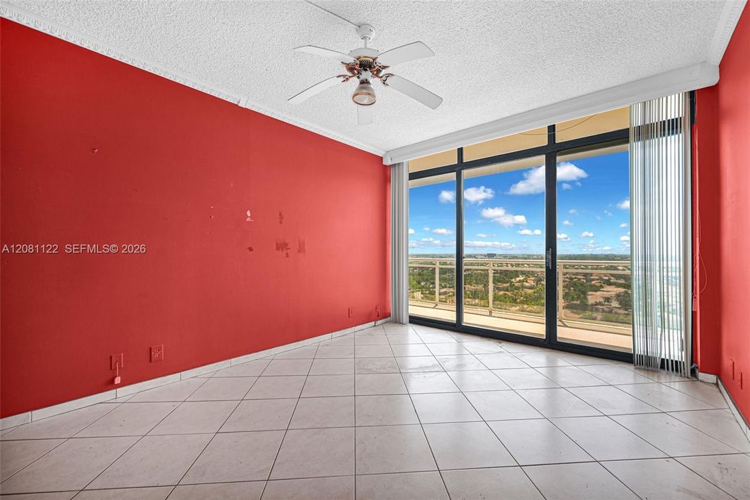 For Sale: $245,000 (1 beds, 1 baths, 832 Square Feet)