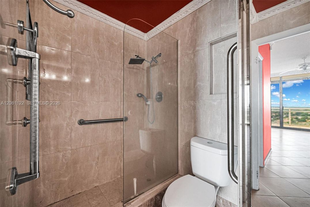 For Sale: $245,000 (1 beds, 1 baths, 832 Square Feet)