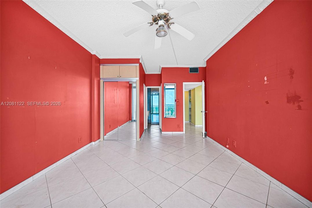 For Sale: $245,000 (1 beds, 1 baths, 832 Square Feet)