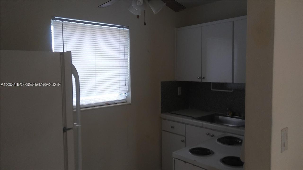 For Rent: $1,800 (1 beds, 1 baths, 2672 Square Feet)