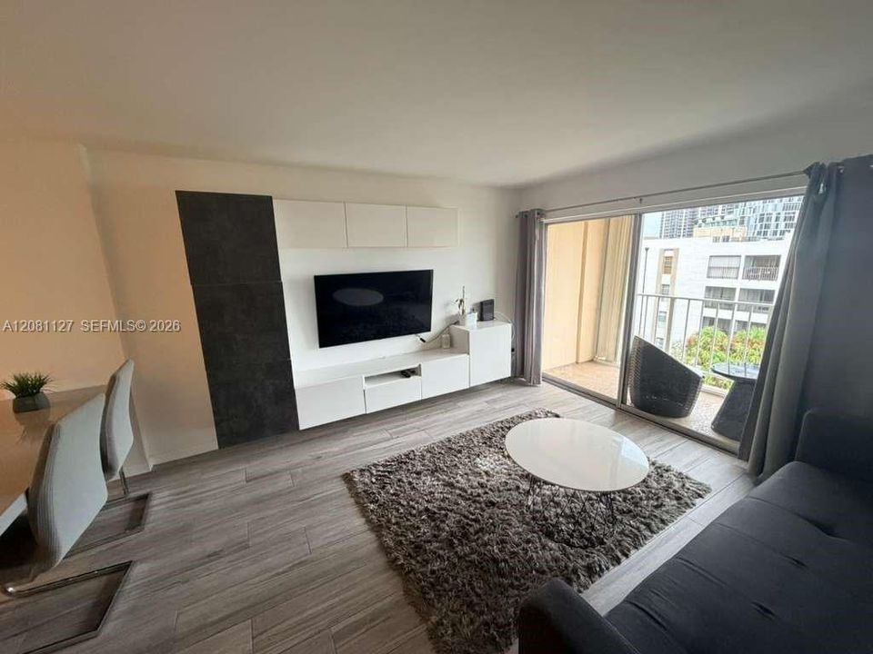 В аренду: $2,400 (1 спален, 1 ванн, 1000 Квадратных фут)