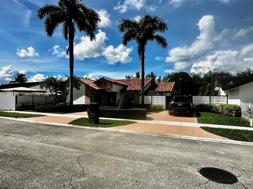 For Rent: $4,000 (3 beds, 2 baths, 1582 Square Feet)