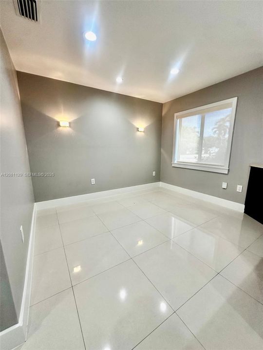 For Rent: $4,000 (3 beds, 2 baths, 1582 Square Feet)