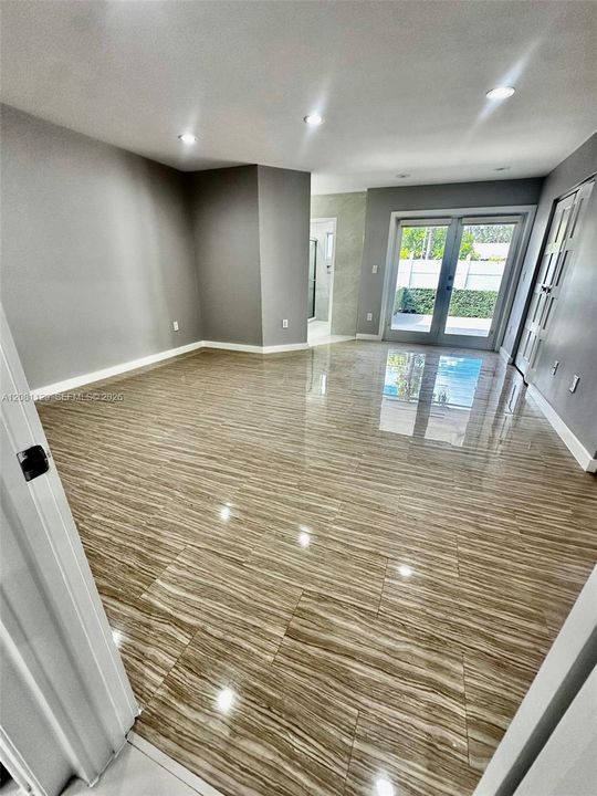 For Rent: $4,000 (3 beds, 2 baths, 1582 Square Feet)