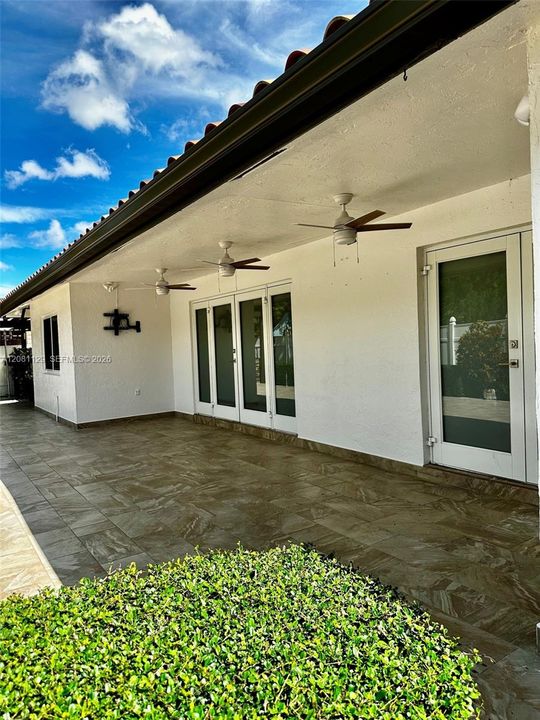For Rent: $4,000 (3 beds, 2 baths, 1582 Square Feet)