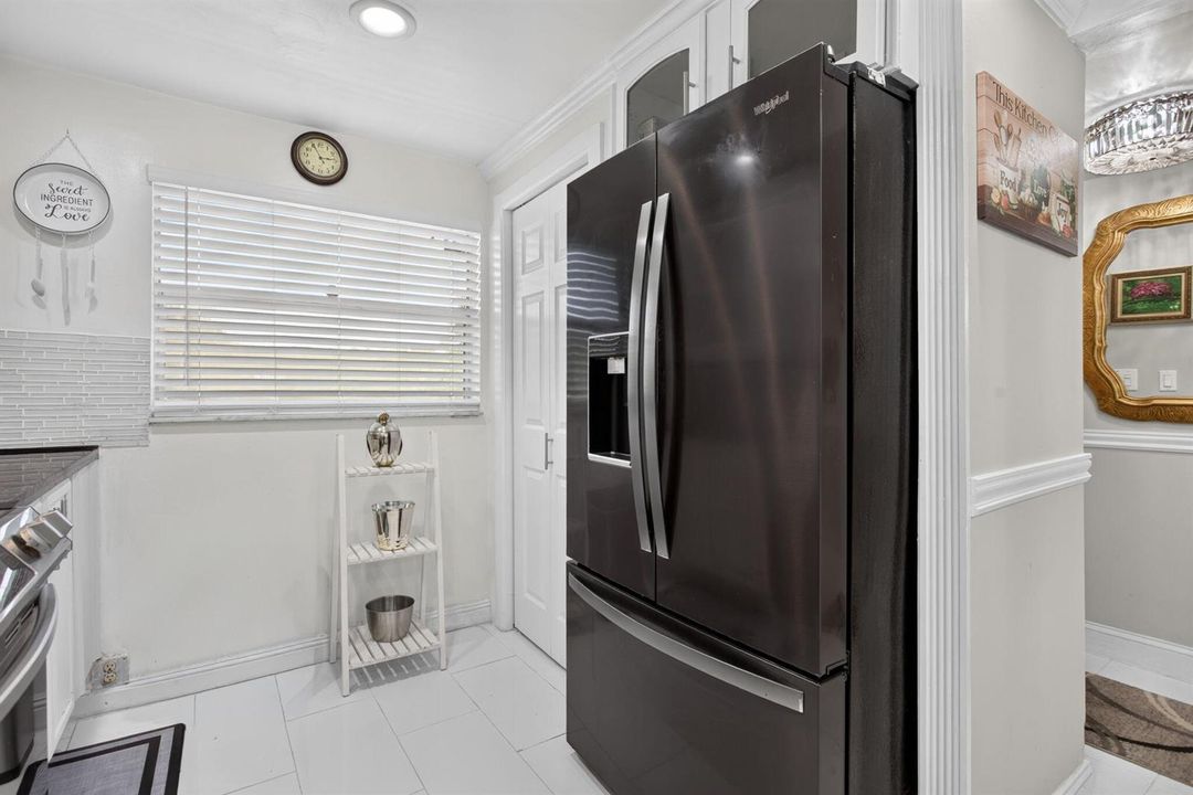9-web-or-mls-9201-5477