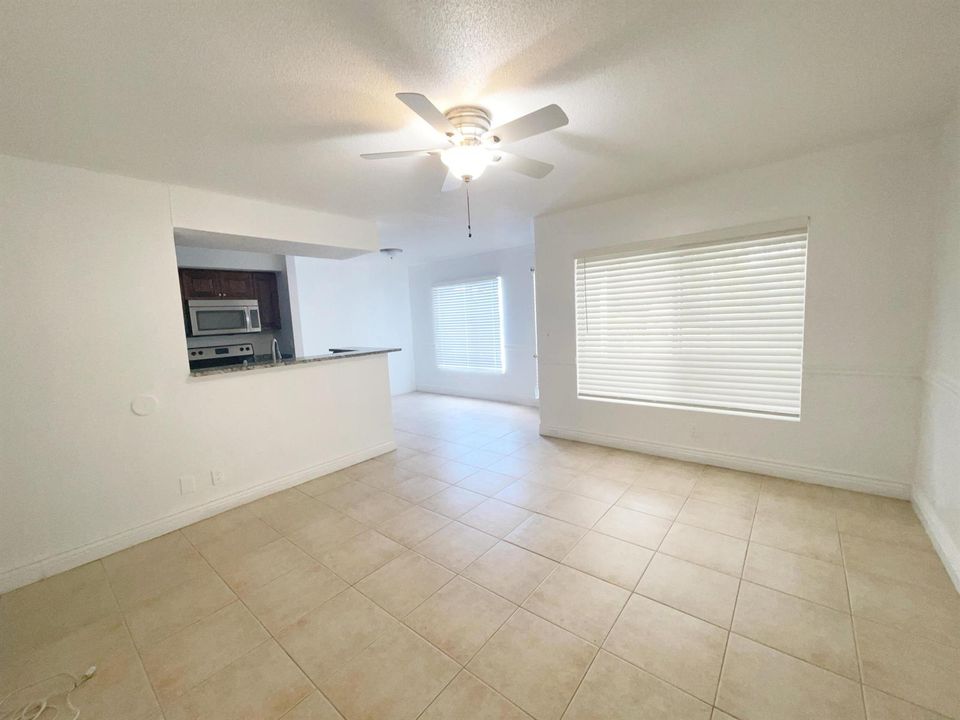 LIVINGROOM AREA
