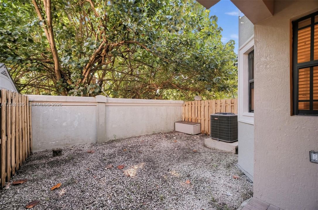 En Venta: $319,900 (3 camas, 2 baños, 1926 Pies cuadrados)