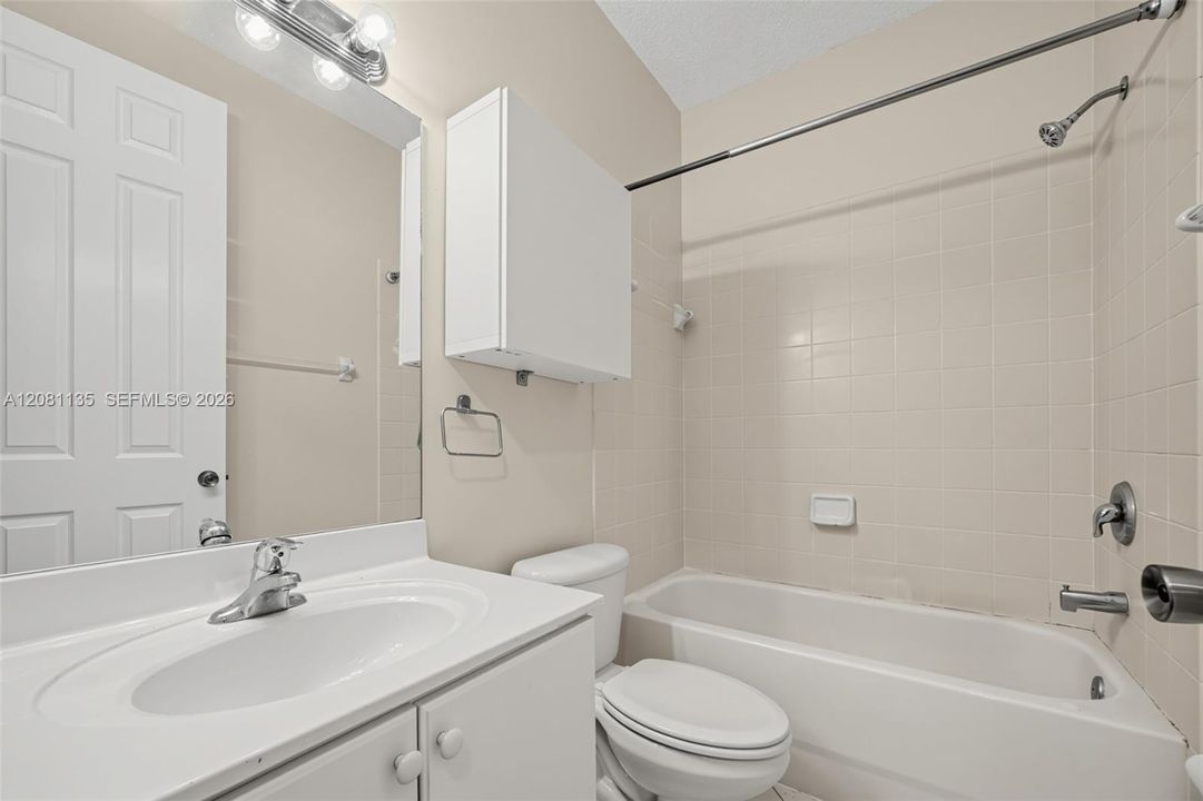 En Venta: $319,900 (3 camas, 2 baños, 1926 Pies cuadrados)