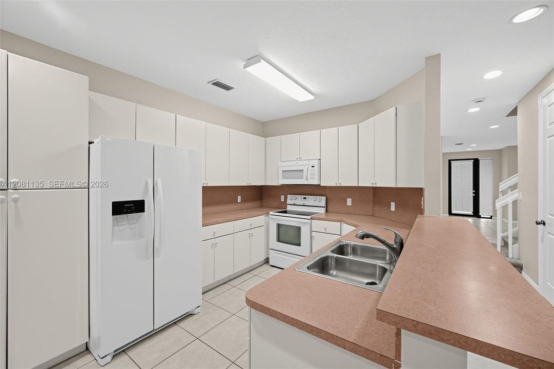 En Venta: $319,900 (3 camas, 2 baños, 1926 Pies cuadrados)