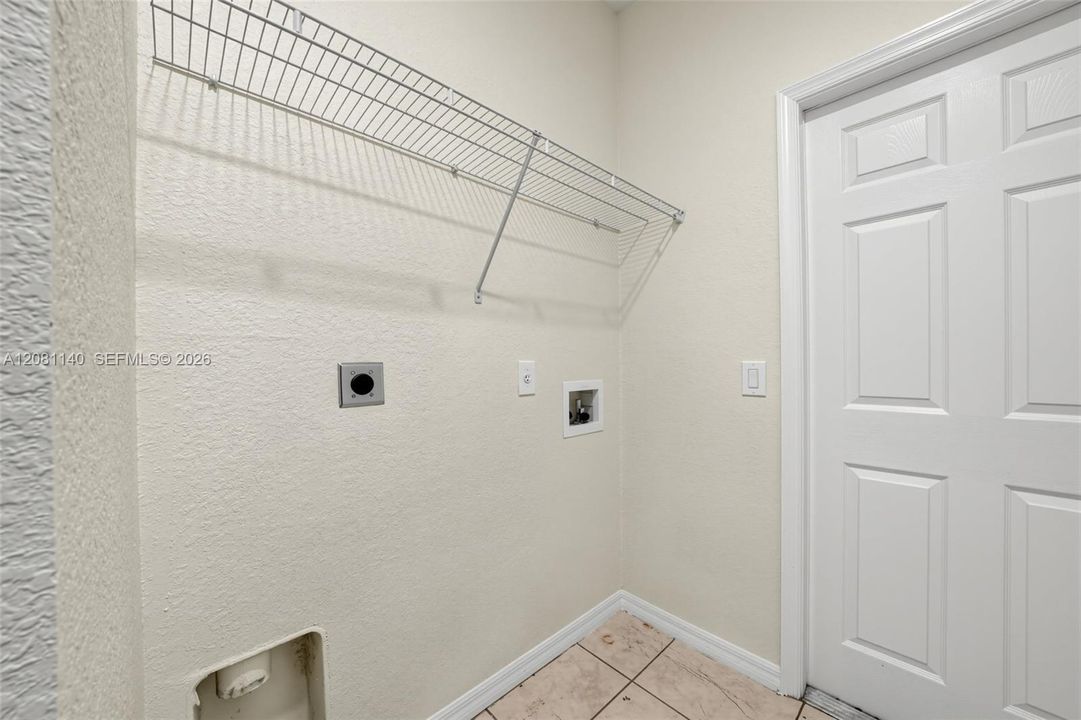 En Venta: $424,900 (4 camas, 3 baños, 2118 Pies cuadrados)