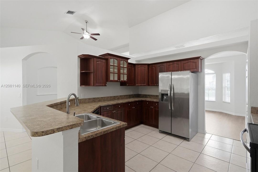 En Venta: $424,900 (4 camas, 3 baños, 2118 Pies cuadrados)