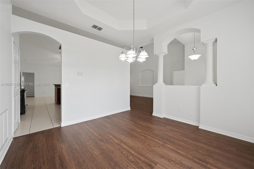 En Venta: $424,900 (4 camas, 3 baños, 2118 Pies cuadrados)