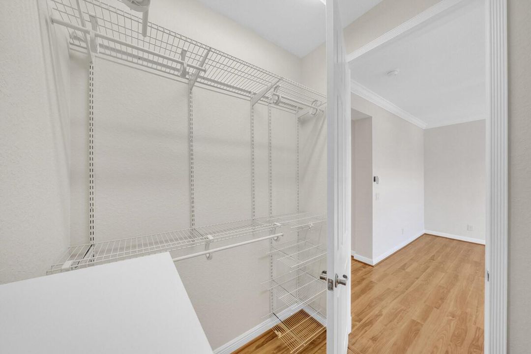 24 His and Her Closets (5)