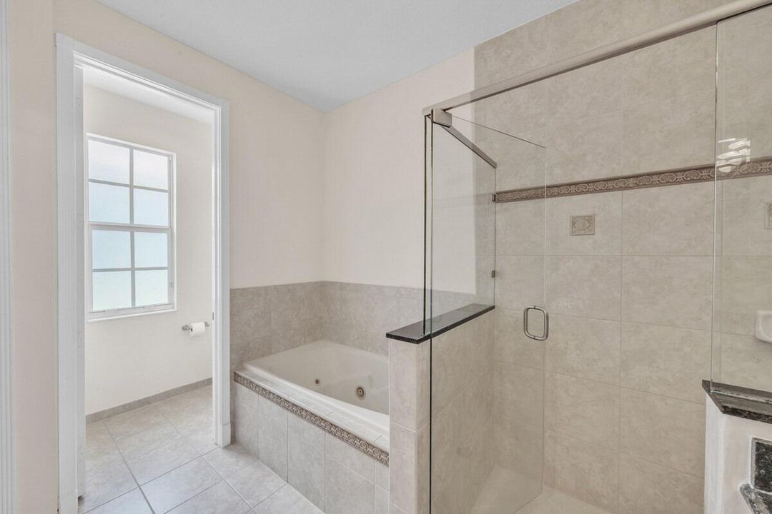 25 Primary Bathroom (4)