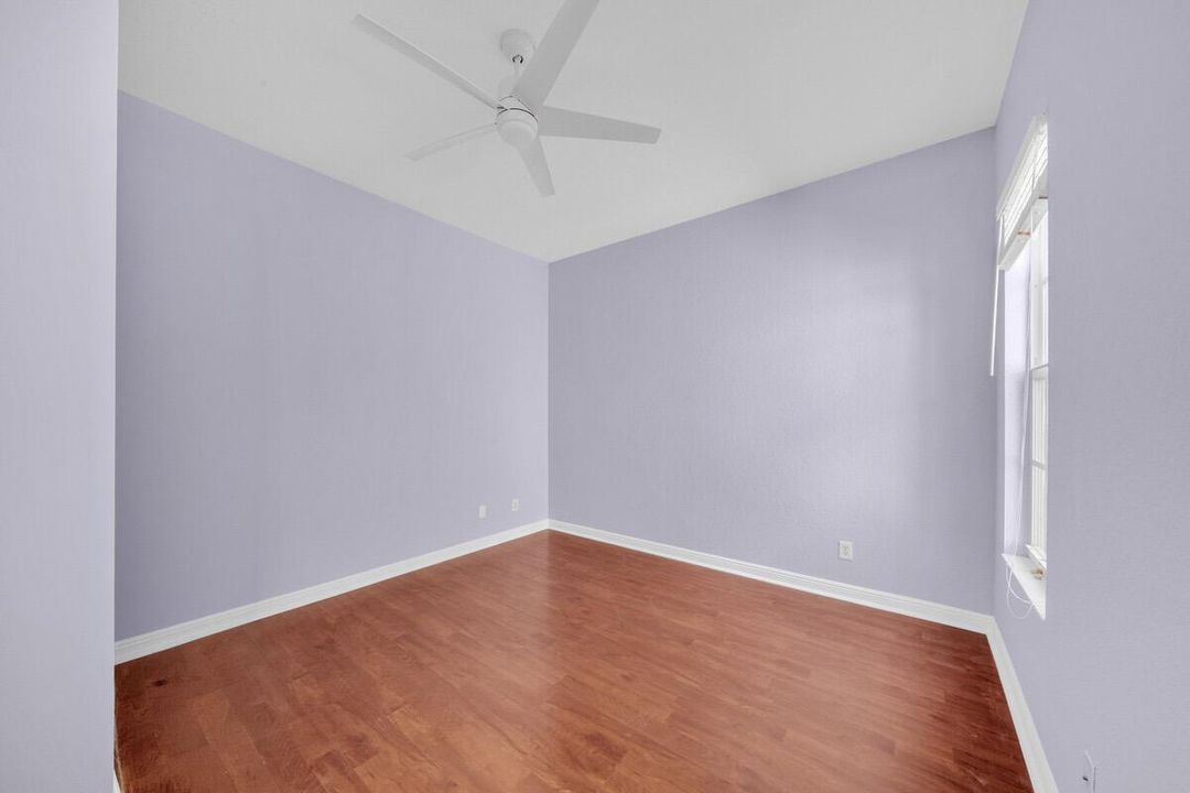 10 Guest Bedroom (2)