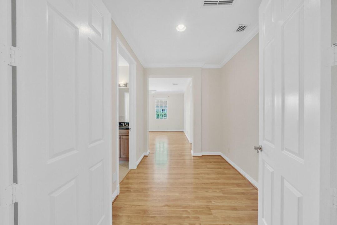 23 Primary Bedroom (2)