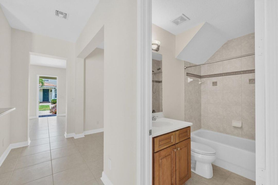 11 Guest Bathroom (0)