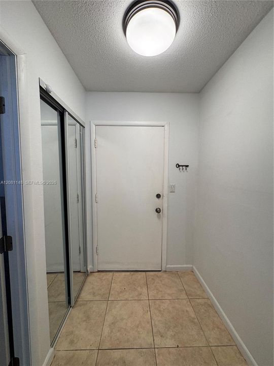 В аренду: $1,900 (2 спален, 1 ванн, 1036 Квадратных фут)