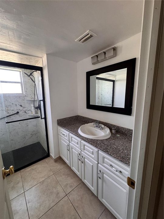 В аренду: $1,900 (2 спален, 1 ванн, 1036 Квадратных фут)