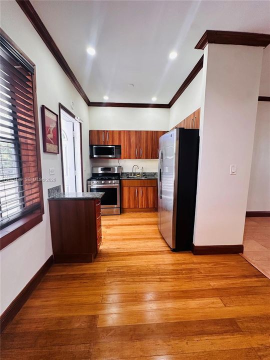 For Rent: $3,850 (2 beds, 2 baths, 1100 Square Feet)