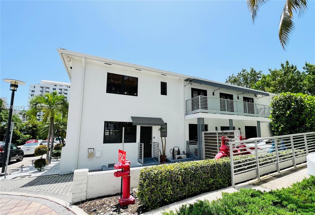 For Rent: $3,850 (2 beds, 2 baths, 1100 Square Feet)