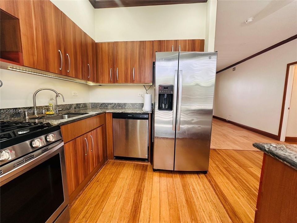 For Rent: $3,850 (2 beds, 2 baths, 1100 Square Feet)