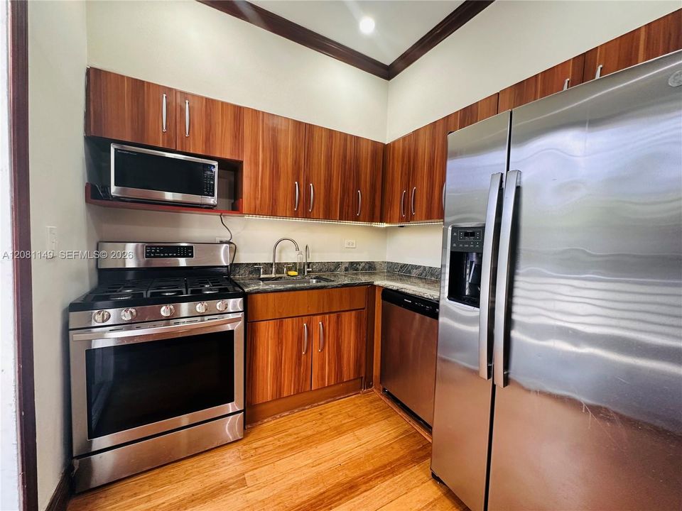 For Rent: $3,850 (2 beds, 2 baths, 1100 Square Feet)