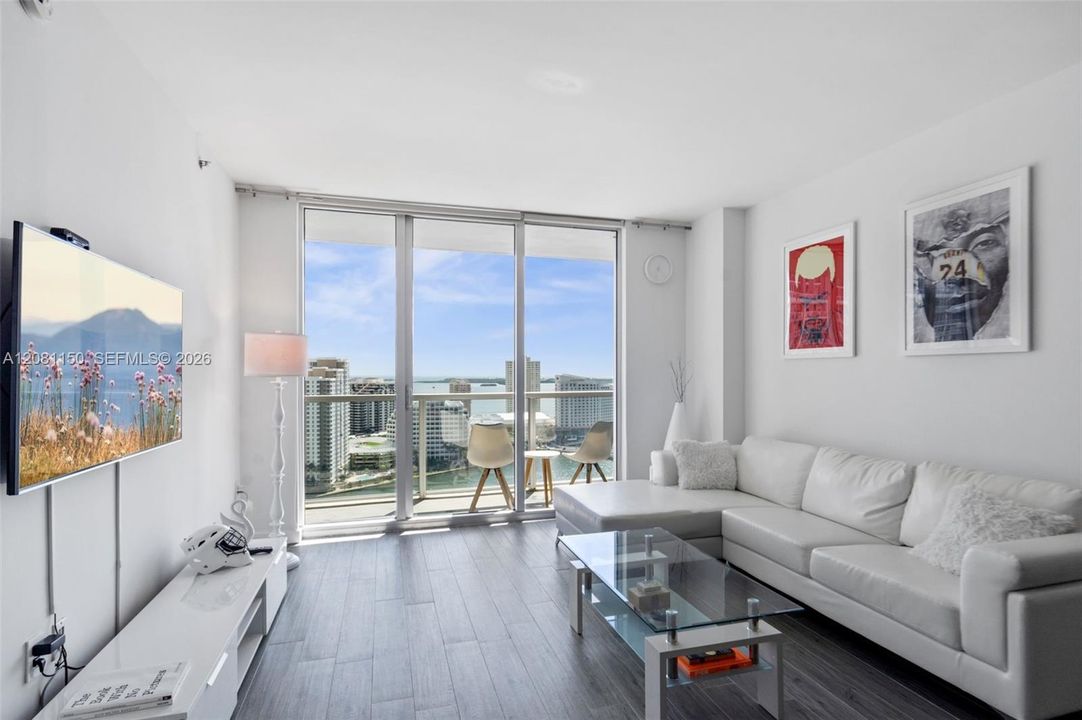 В аренду: $3,900 (1 спален, 1 ванн, 806 Квадратных фут)