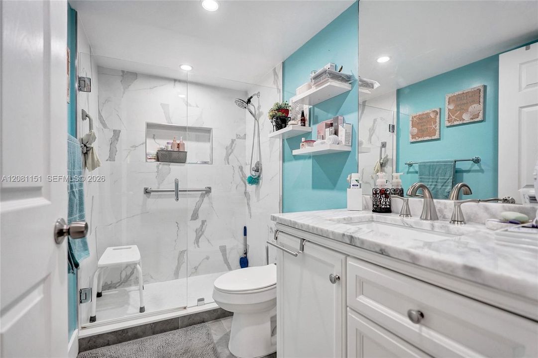 En Venta: $236,500 (2 camas, 2 baños, 1100 Pies cuadrados)