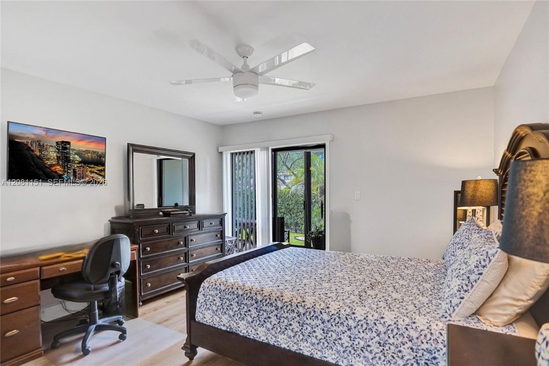En Venta: $236,500 (2 camas, 2 baños, 1100 Pies cuadrados)