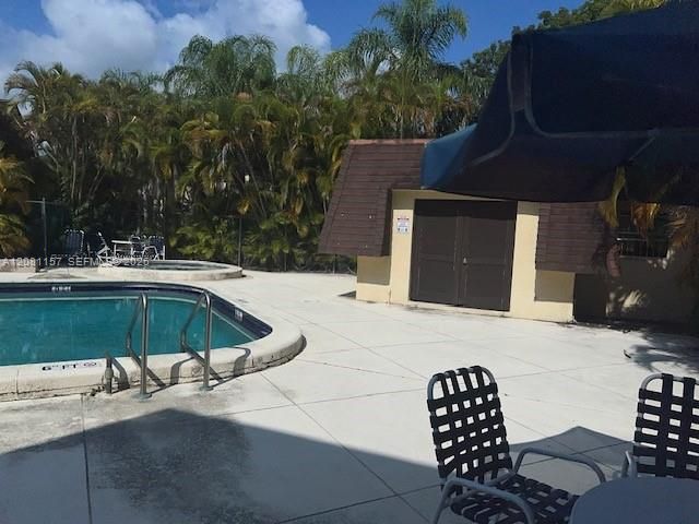 For Rent: $1,700 (1 beds, 1 baths, 707 Square Feet)