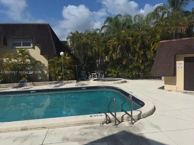 For Rent: $1,700 (1 beds, 1 baths, 707 Square Feet)
