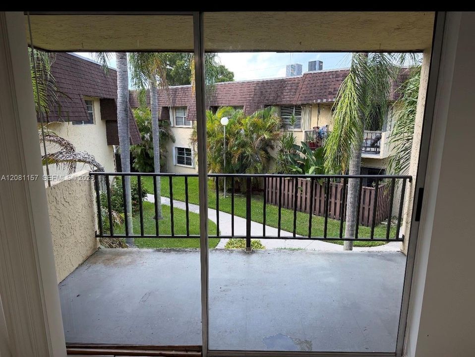 For Rent: $1,700 (1 beds, 1 baths, 707 Square Feet)