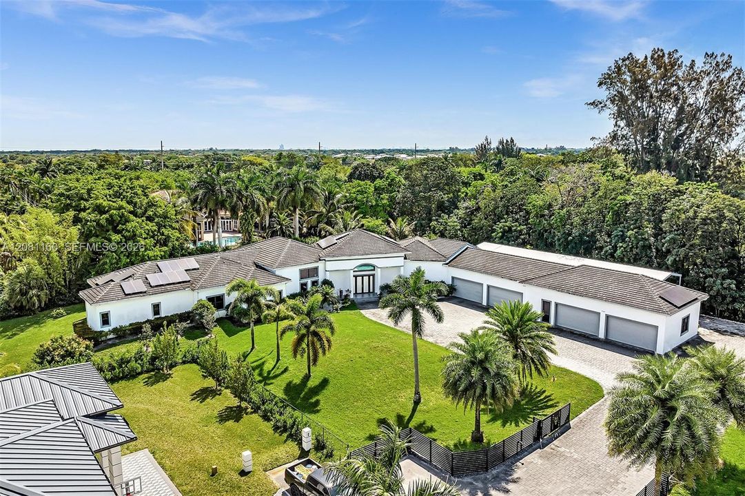 For Sale: $3,999,900 (4 beds, 3 baths, 4401 Square Feet)
