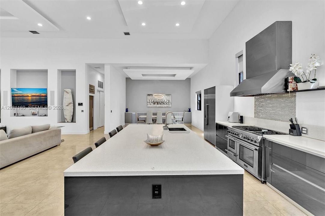 For Sale: $3,999,900 (4 beds, 3 baths, 4401 Square Feet)