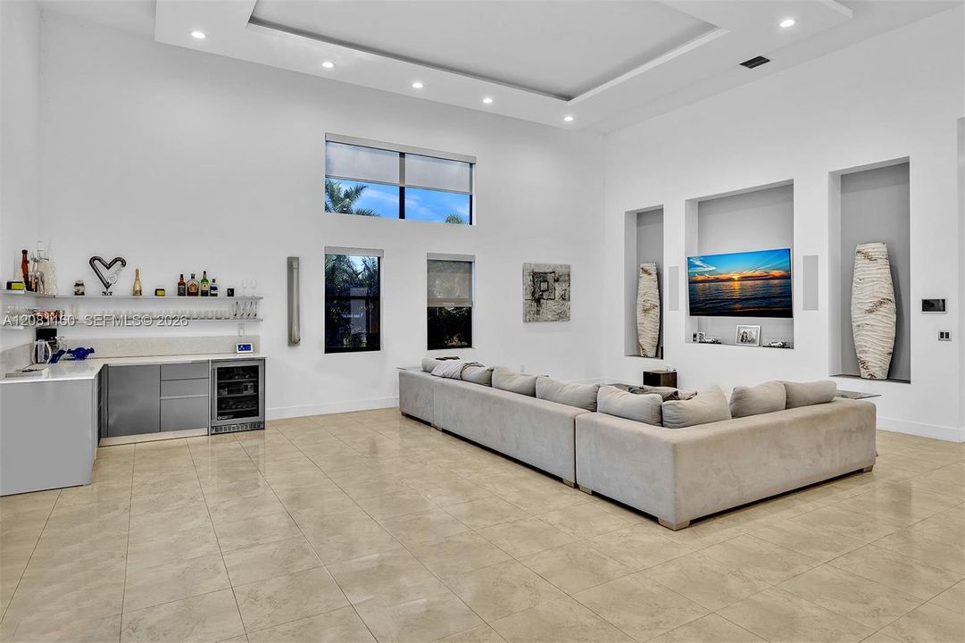 For Sale: $3,999,900 (4 beds, 3 baths, 4401 Square Feet)