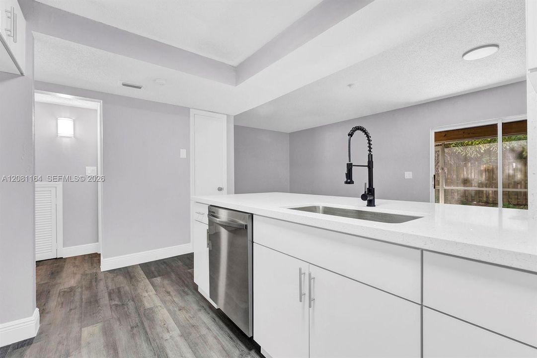 На продажу: $365,000 (2 спален, 2 ванн, 1440 Квадратных фут)