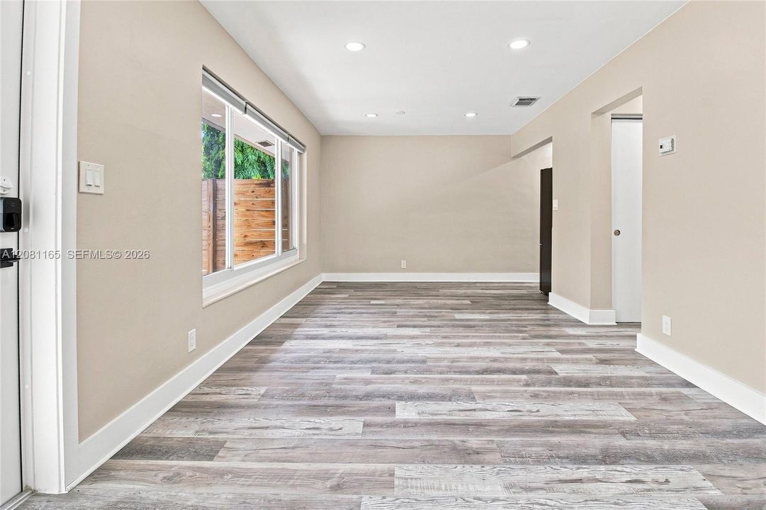 For Rent: $2,700 (2 beds, 2 baths, 950 Square Feet)