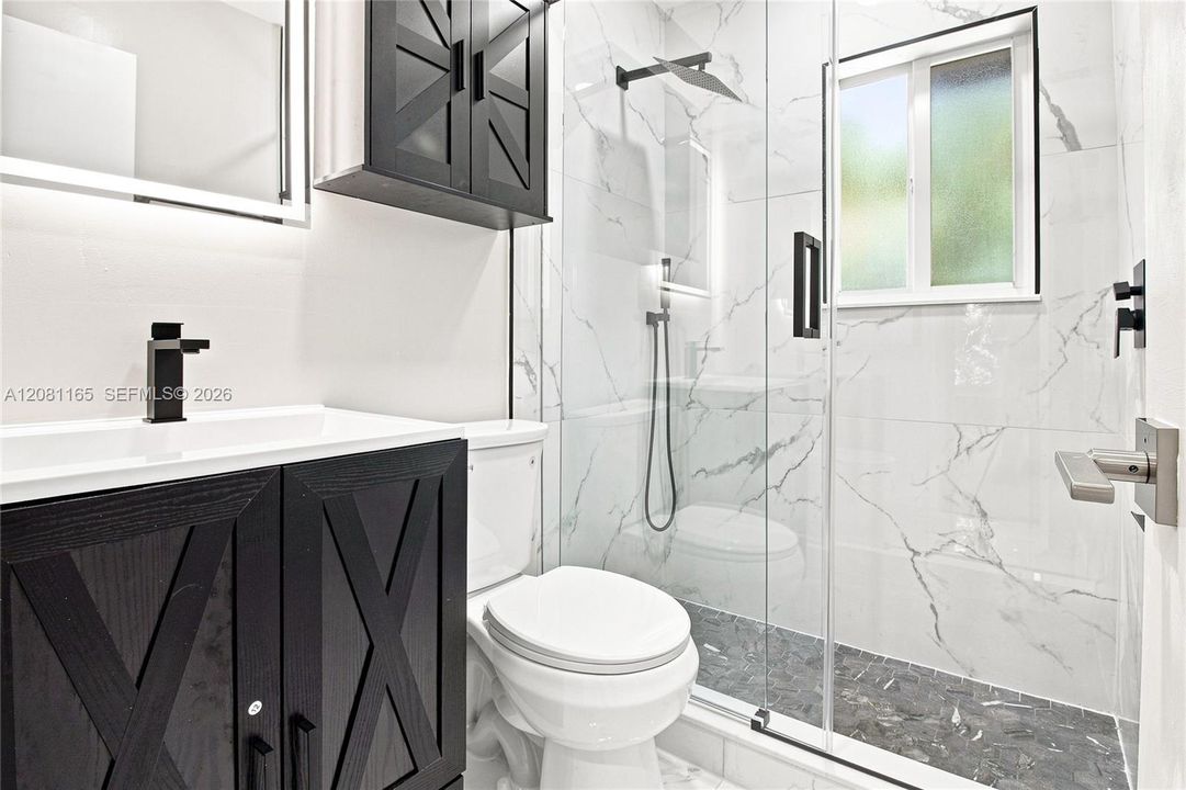 For Rent: $2,700 (2 beds, 2 baths, 950 Square Feet)