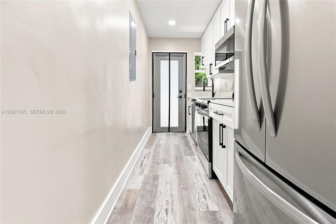 For Rent: $2,700 (2 beds, 2 baths, 950 Square Feet)